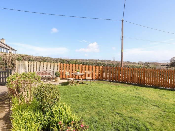 Holiday rental for 4 people, with garden, with pets in Red Wharf Bay