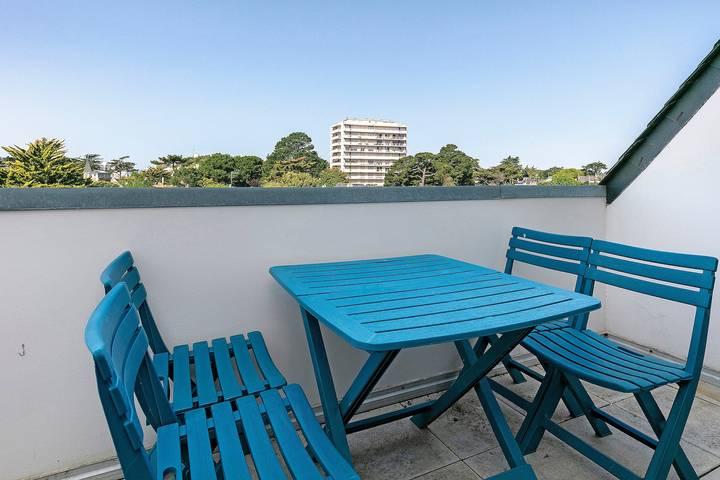 Entire apartment, Bright Central Apartment for 4 with Balcony and Wi-Fi in Pornichet, Côte d'Amour