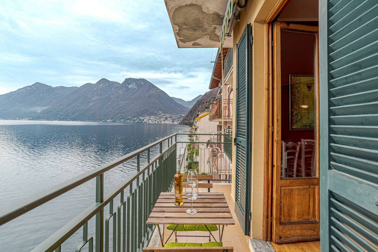 Ganze Wohnung, Ferienwohnung für 2 Personen mit Balkon/Terrasse in Colonno, Comer See