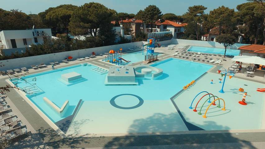 Ferienpark für 5 Personen, mit Garten und Kinderpool sowie Pool an der Adriatisches Meer