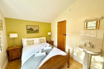 Glamping for 5 People in Carmarthenshire, South-Wales, Photo 3