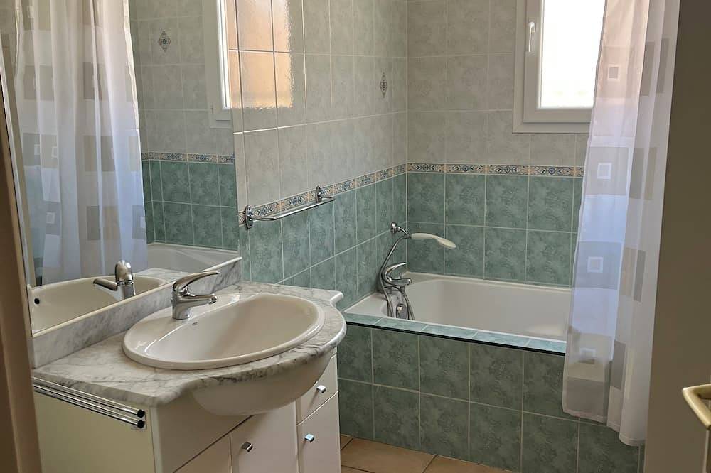 Villa Clémencia 🌞 Heated pool (May to September), 10 minutes from the beach! in Bessan, Côte d'Améthyste