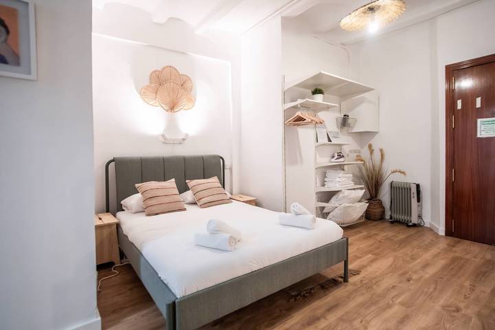 Ganze Wohnung, 44Poc1062 - Studio newly decorated in Poble Sec in Barcelona Zentrum, Barcelona