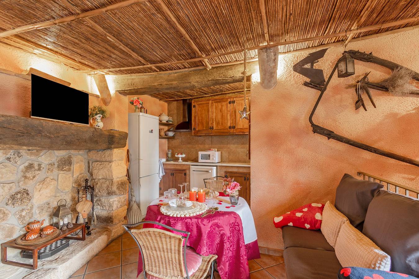 Maison de campagne "La Cova De Can Pavet" avec vue sur les montagnes, terrasse privée et Wi-Fi in Alt Penedès, Barcelone l'intérieur des terres