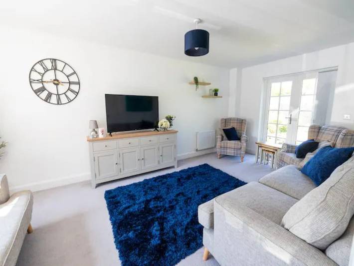 Bright & Spacious Chilterns Hideaway - Pass the Keys in Bledlow-cum-Saunderton, Chiltern Hills