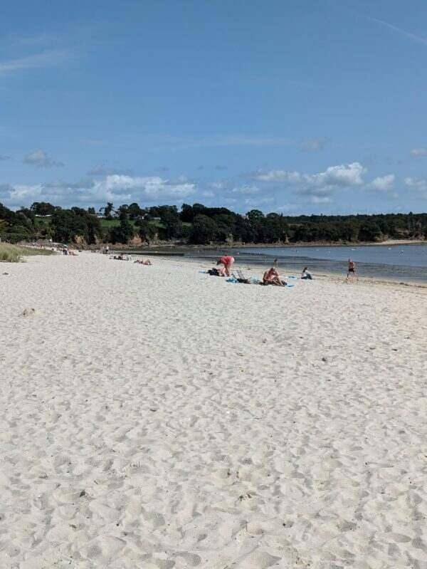 Location de vacances pour 7 personnes, avec vue ainsi que terrasse et jardin dans Plage Kerleven - 3