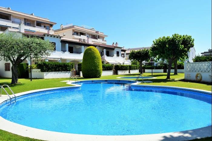 Location de vacances pour 8 personnes, avec piscine et bassin pour enfant ainsi que balcon et jardin dans Platja de Calafell - 2