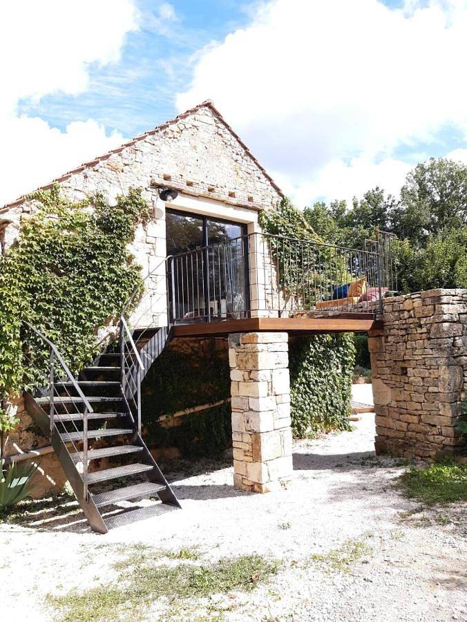 Gîte pour 4 personnes, avec piscine ainsi que vue et jardin à Montcléra - 2