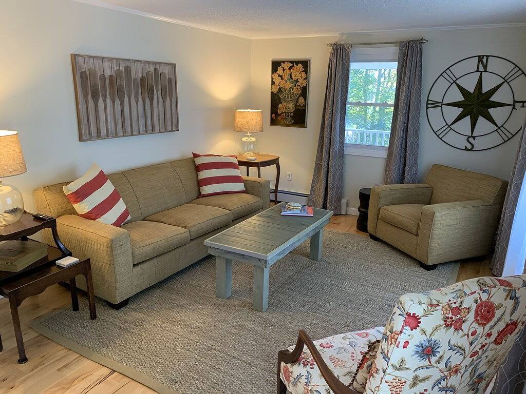 Cozy 3 bedroom house with large covered porch just steps from downtown Bbh. in Boothbay Harbor, Lincoln County (Maine)