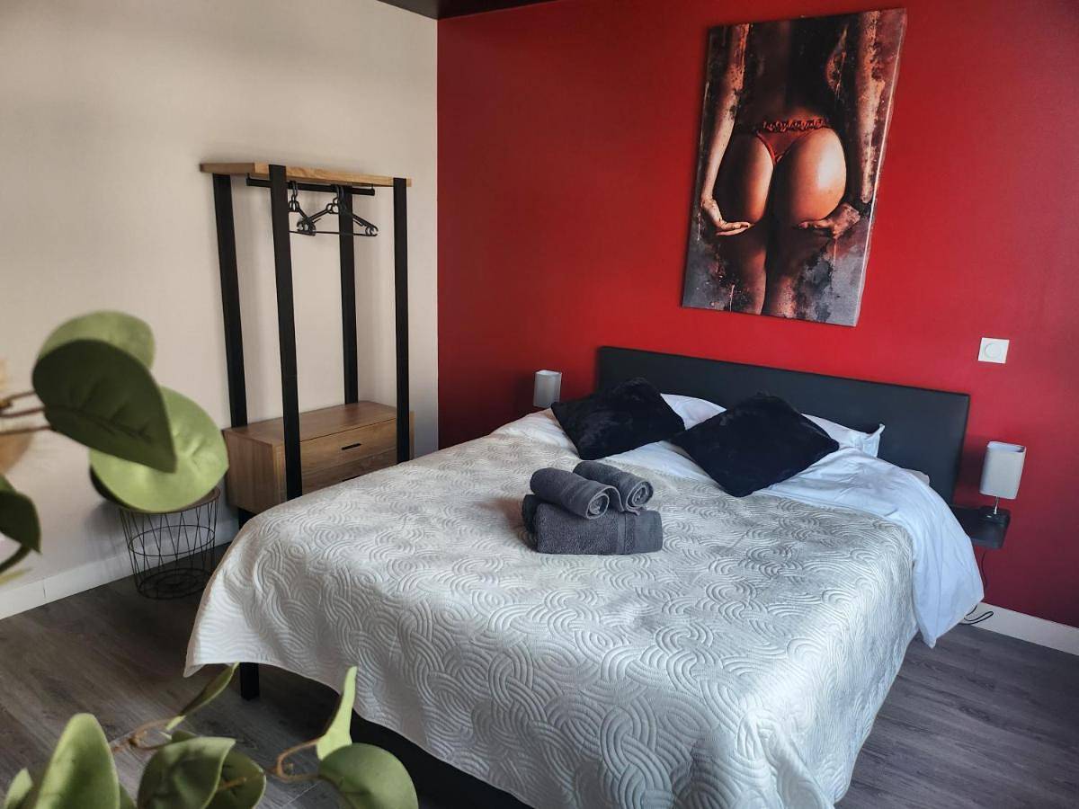 Appartement entier, Cerises Love- Love room- Balnéo in Sarralbe, Sarreguemines