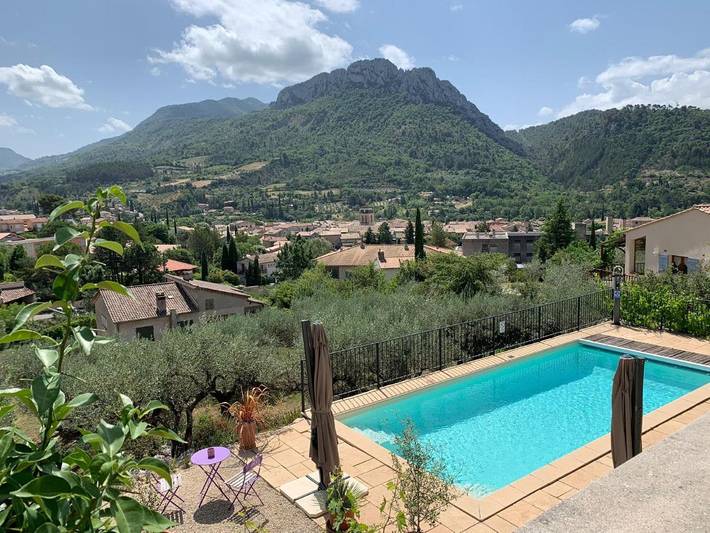 Chambre d’hôte pour 2 personnes, avec Terrasse et Jardin ainsi que Piscine et Vue