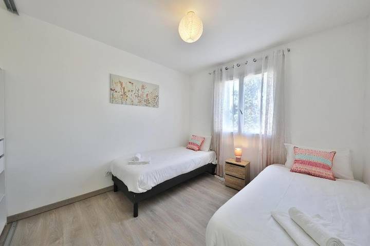Location de vacances pour 6 personnes, avec Terrasse ainsi que Jardin et Vue à Mâcon - 3
