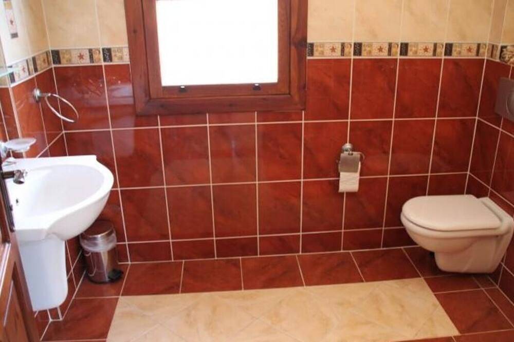 4-bedroom villa in beautiful Alaçatı with Ac and charm in Alacati, Turkse Egeïsche Zee