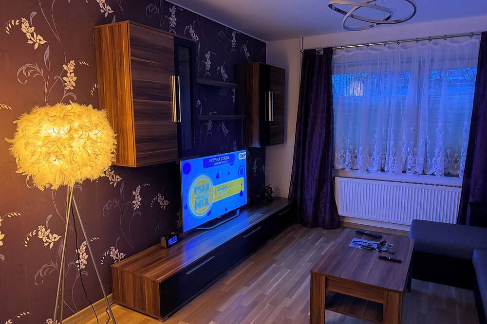 Ganzes Haus mit 5 Zimmern, Garten, 2 Terrassen, Grillhaus und Whirlpool in Neumünster, Schleswig-Holstein Binnenland