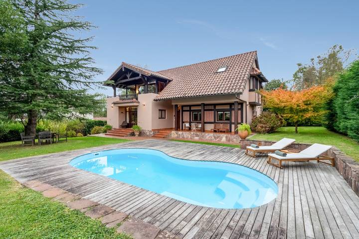 Casa de vacaciones para 9 personas, con Balcón y Jardín en Cantabria