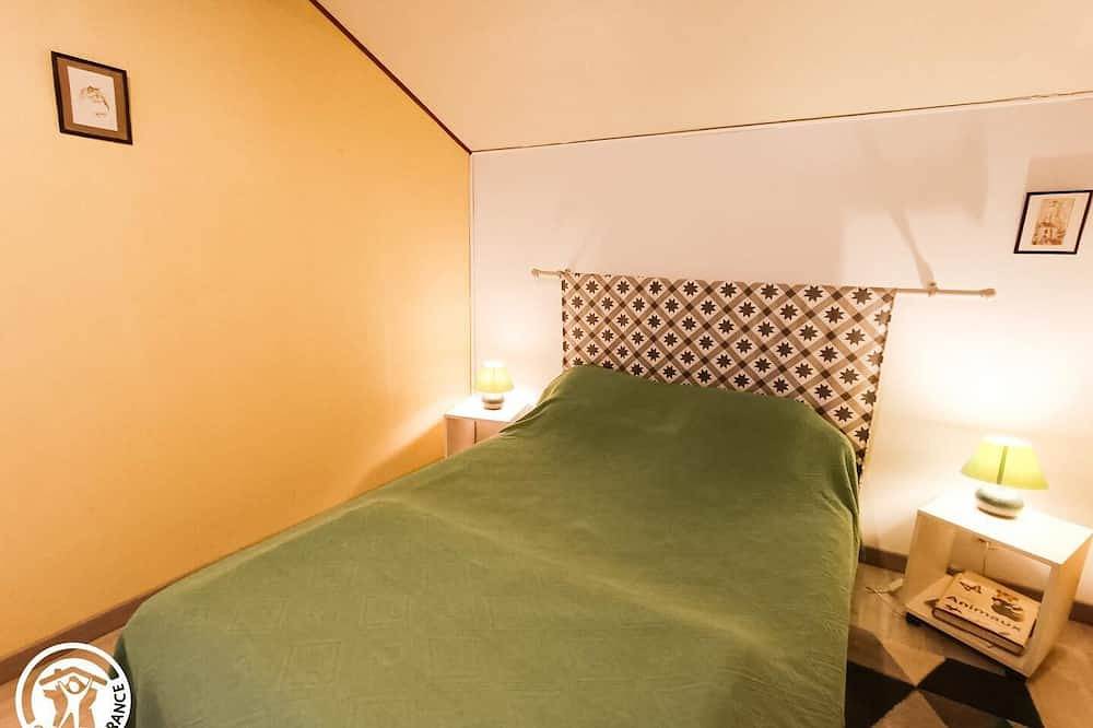 46G11229 - Saint-Cirq-Lapopie in Saint-Cirq-Lapopie, Massif Central