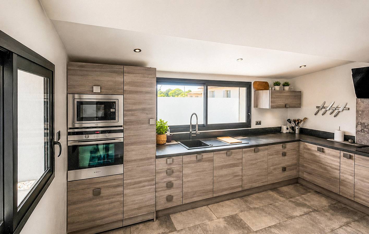 Appartement moderne avec piscine, Wi-Fi, climatisation et terrasse près de Titi Pizza in Gémenos, Côte méditerranéenne (France)
