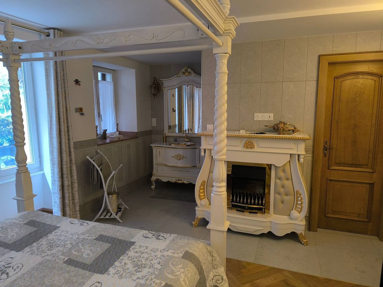 Chambre d’hôtes « Demeure D’antan – Chambre Romance » avec terrasse et jardin partagés, Wi-Fi in Beblenheim, Région de Ribeauvillé