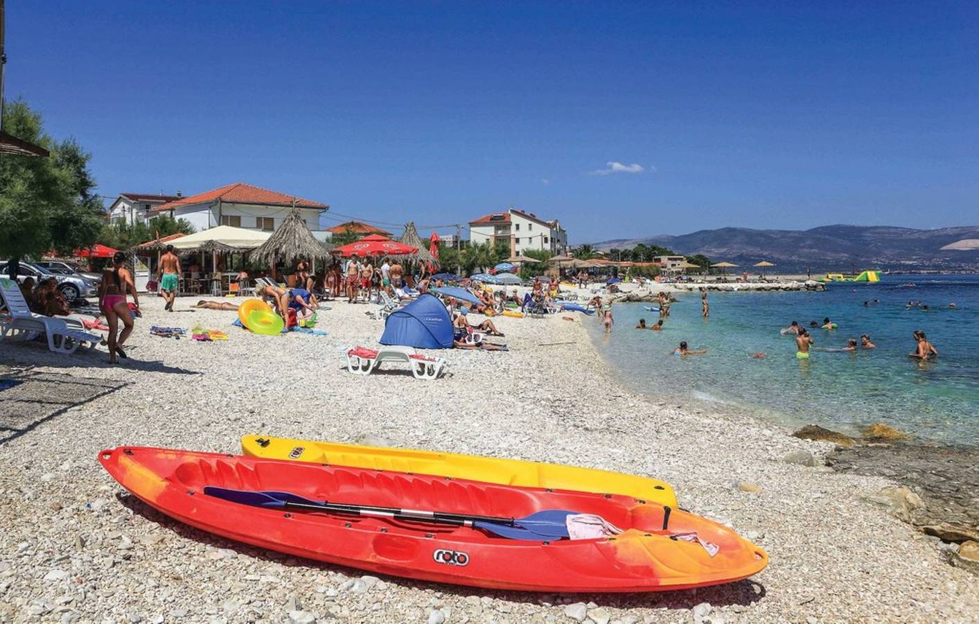 Cozy Beachfront Holiday Home Slatine - Five Bedroom Holiday Home in Slatine, Ciovo