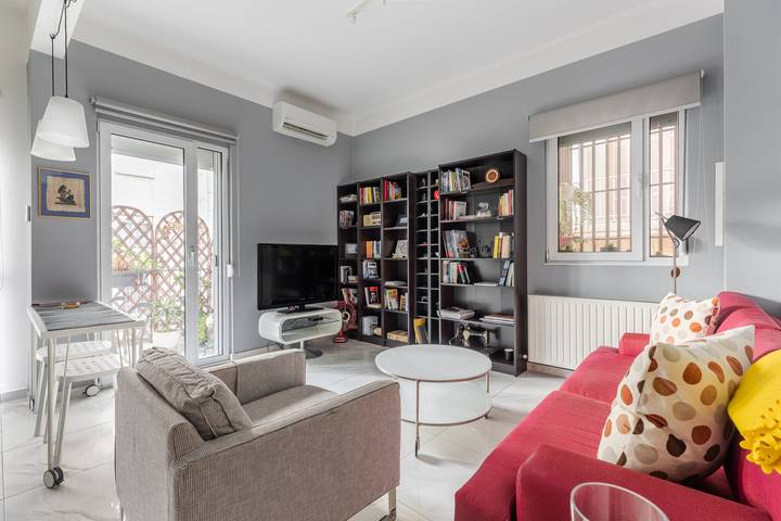 Vacation rental for 3 people, with balcony in Thessaloniki