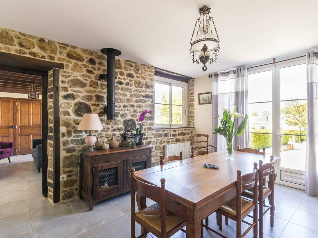 Encantadora casa de piedra en Villedieu con jardín in Villedieu-les-Poêles, Côte de la Déroute