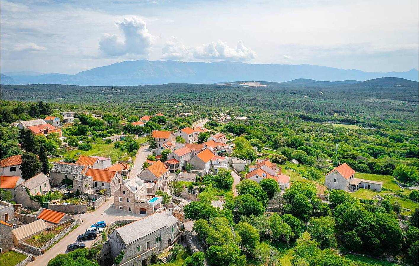 Geräumige 2-Zimmer-Wohnung mit Pool, Terrasse und WLAN in Brac