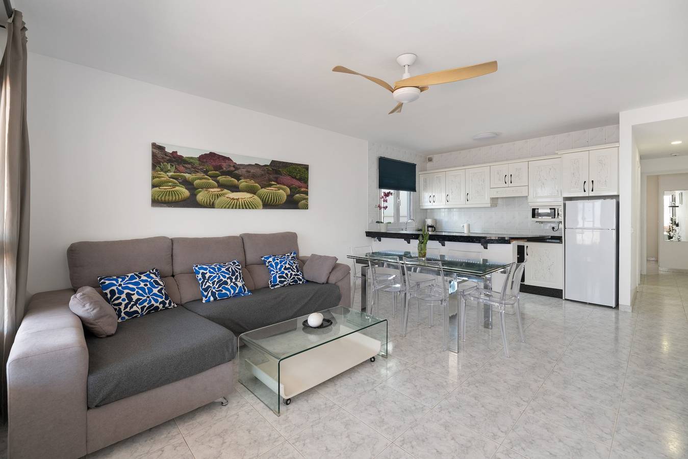 Apartamento entero, Vacaciones 'Casa Vida' con terraza privada, balcón y Wi-Fi in Playa Honda, San Bartolomé