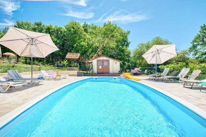 Appartamento intero, Appartamento 'Vixen' con piscina condivisa, Wi-Fi e aria condizionata in Bergerac, Périgord Pourpre