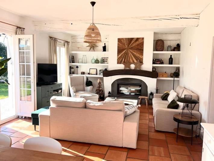 Location de vacances pour 8 personnes, avec jardin ainsi que vue et piscine à Villefranque - 2