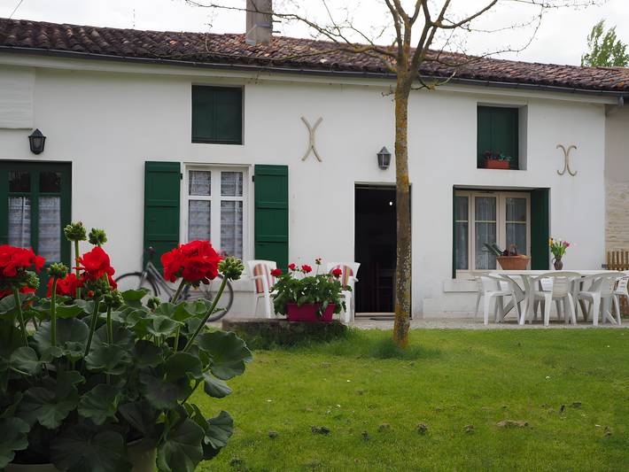 Location de vacances pour 13 personnes, avec jardin à Saint-Hilaire-la-Palud