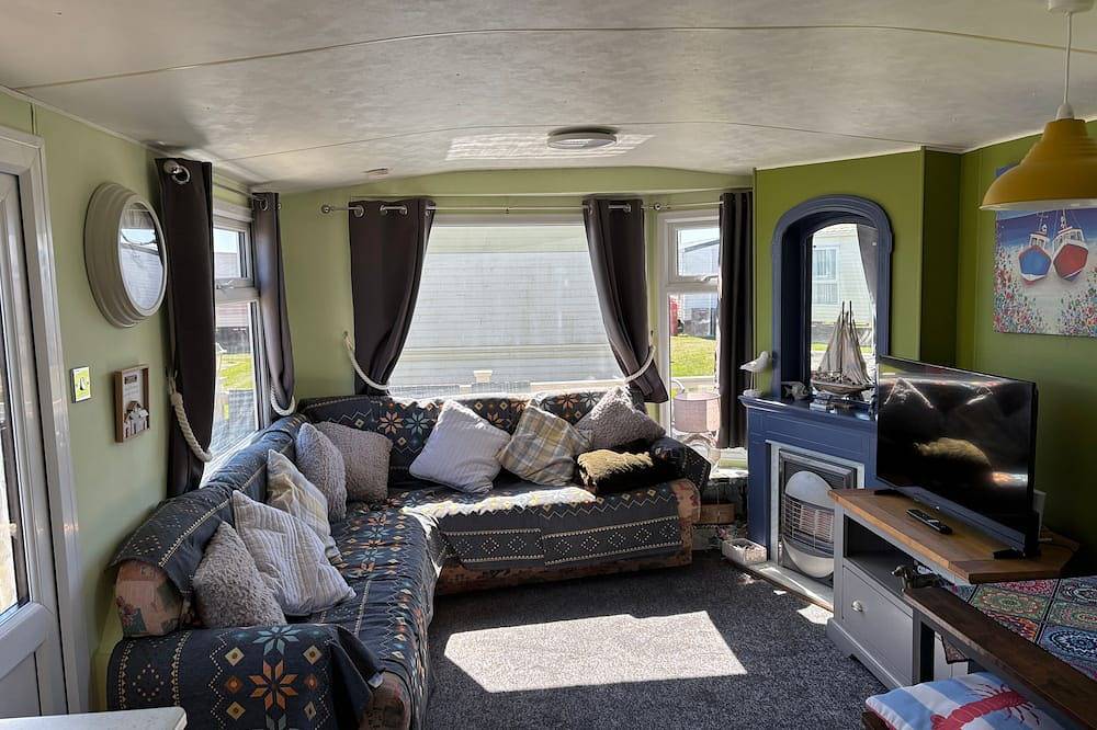3 Bed Caravan - Sleeps 8 - Pets - Parking - Wifi in Ingoldmells, Lincolnshire