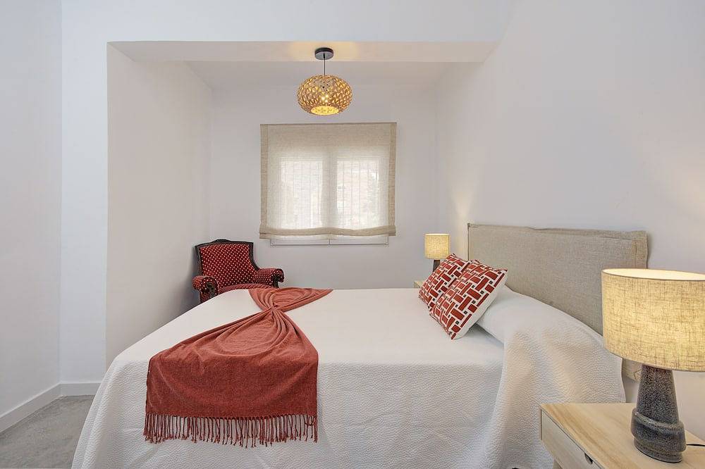 Comeback Hotel California in Calahonda, Costa Tropical