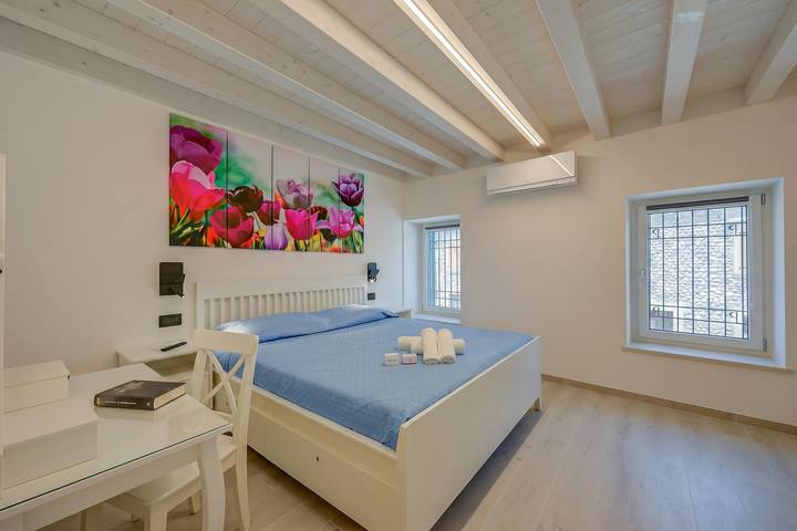Apartamento entero, Tulipano Apt - Palazzo Palermo 1817 A/C, 2Br, Sleeps 4 in Valeggio sul Mincio, Provincia de Verona