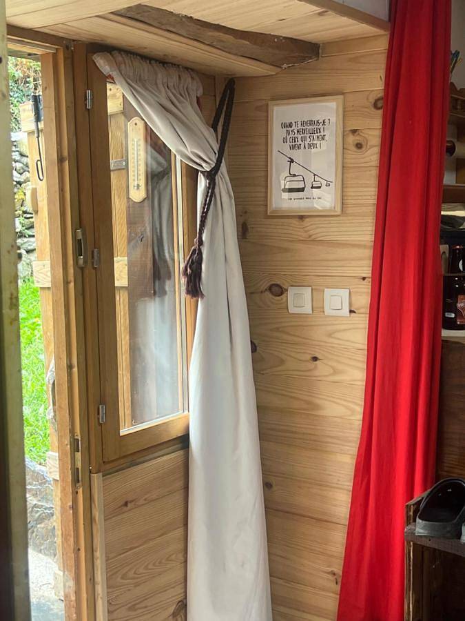 Gîte pour 14 personnes, avec vue ainsi que jardin et terrasse à Saligos - 4