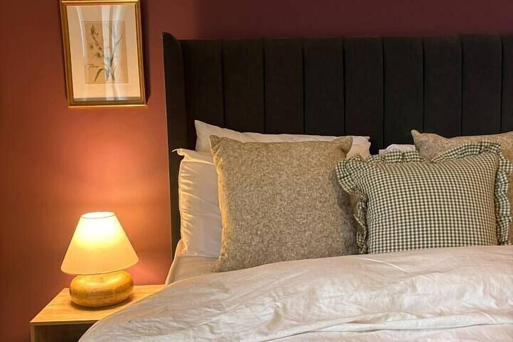 #64 The Farmhouse: Hot Tub & Sauna in Staffordshire