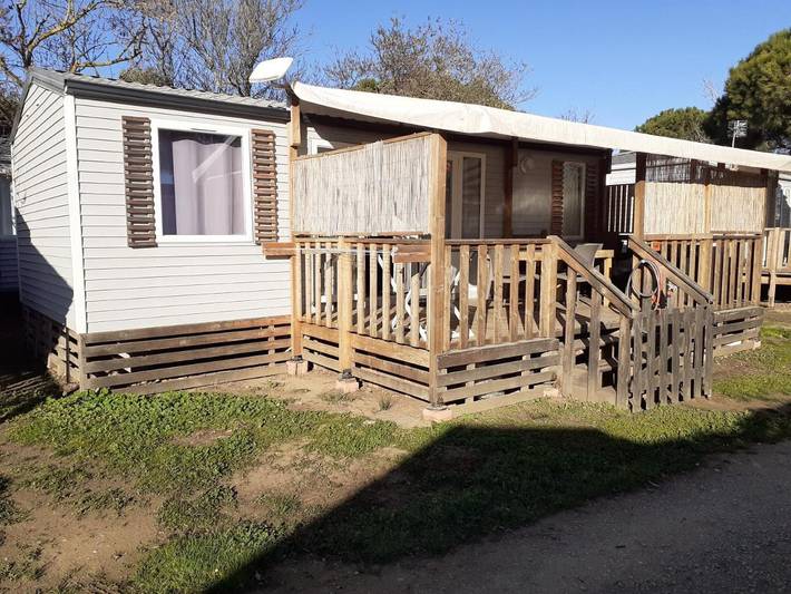 Camping pour 6 personnes, avec terrasse et piscine, animaux acceptés