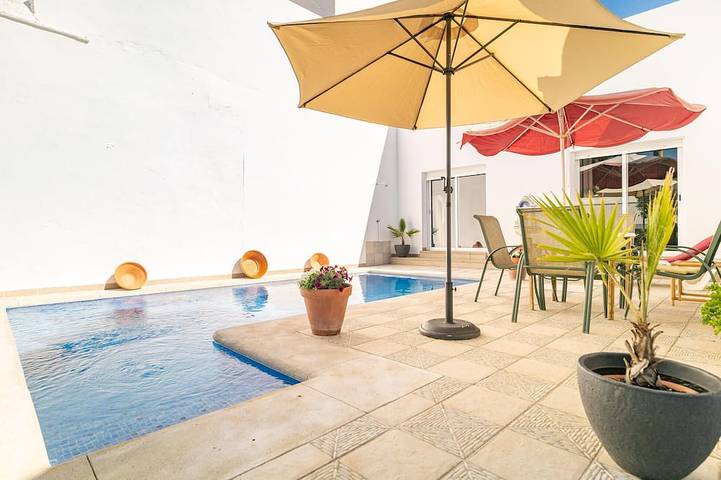 Apartamento de vacaciones para 5 personas, con jardín y piscina - 1