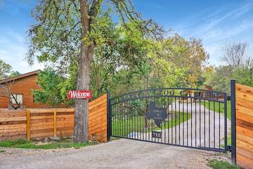 Hotel for 4 Guests in Wimberley, Hays County, Picture 2