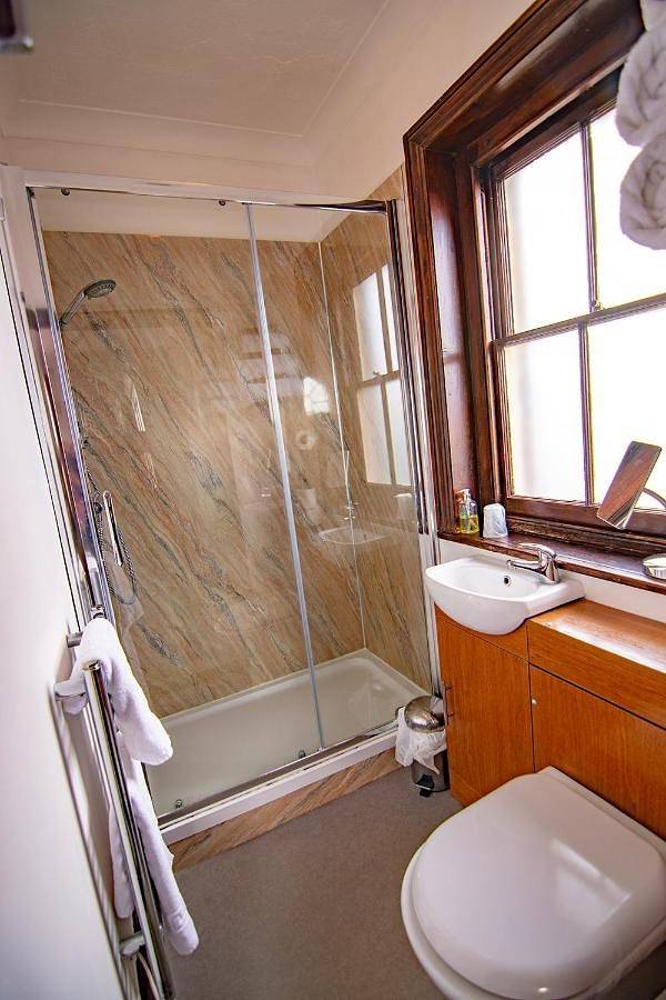 Triple Room with Shower in Woodbridge (Suffolk), Suffolk