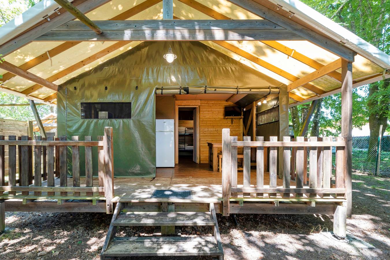 'Lodge 2' avec piscine partagée, terrasse privée et jardin commun in Lesperon, Landes