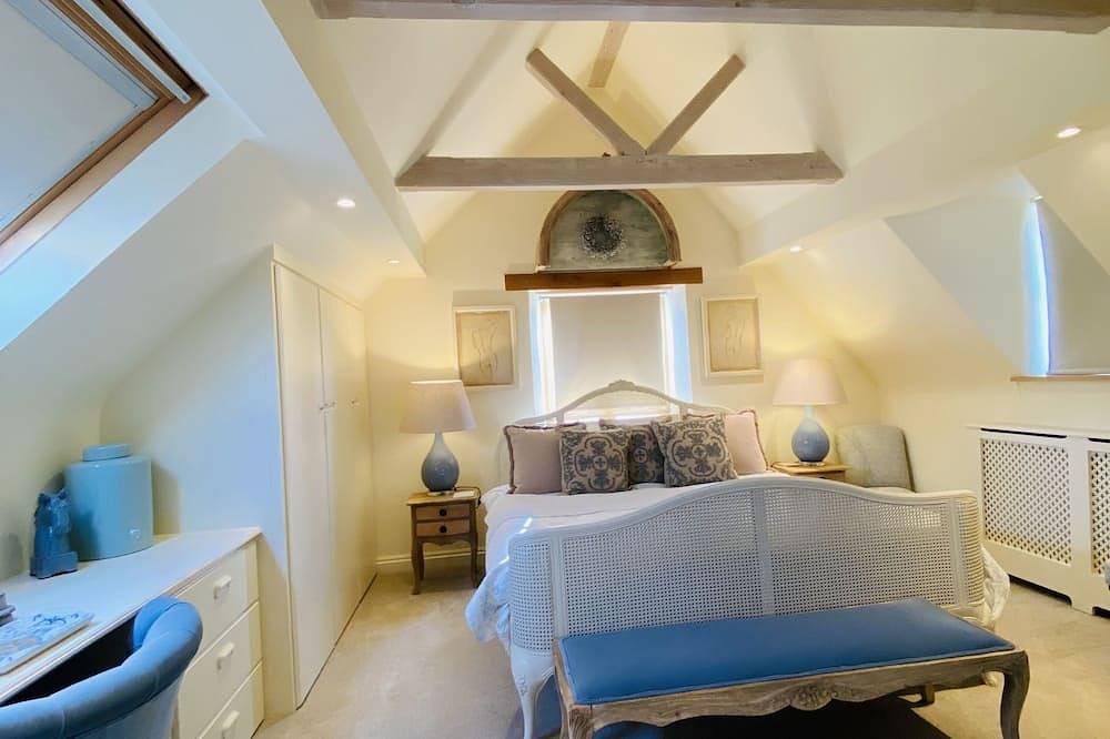 Stunning Interior Designed 2 Bedroom Cottage in the Center of Chipping Campden in Chipping Campden, Gloucestershire