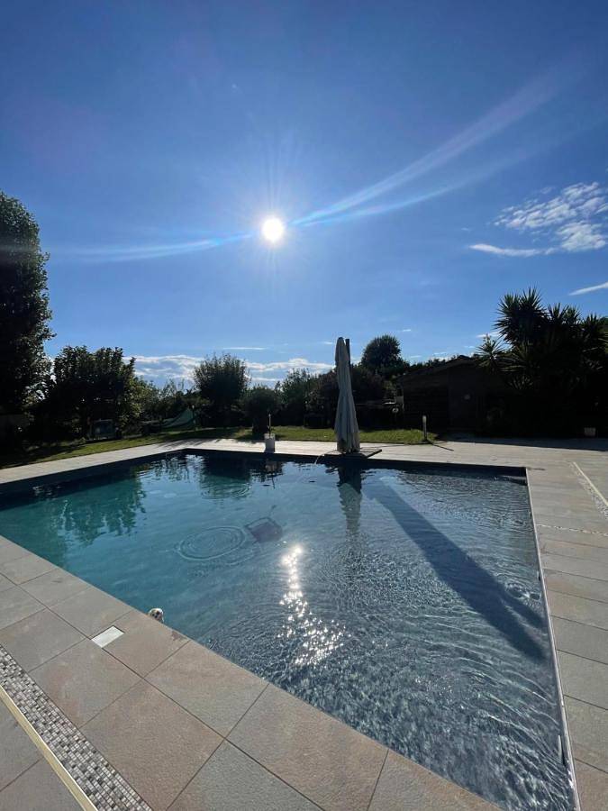 Casa vacanza per 4 persone, con piscina e giardino nonché idromassaggio e sauna, adatto a famiglie con bambini in Latina