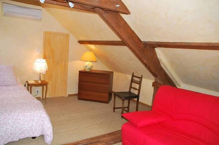 Location de vacances pour 4 personnes, avec jardin ainsi que terrasse et jacuzzi à Semur-en-Auxois - 2