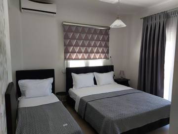 Gîte pour 5 personnes, avec terrasse et vue dans Stavros