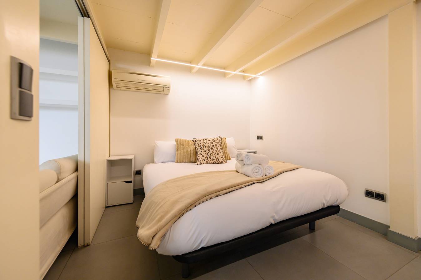 Apartamento entero, M Amplio Dúplex en el centro de Madrid in Centro (Madrid), Madrid