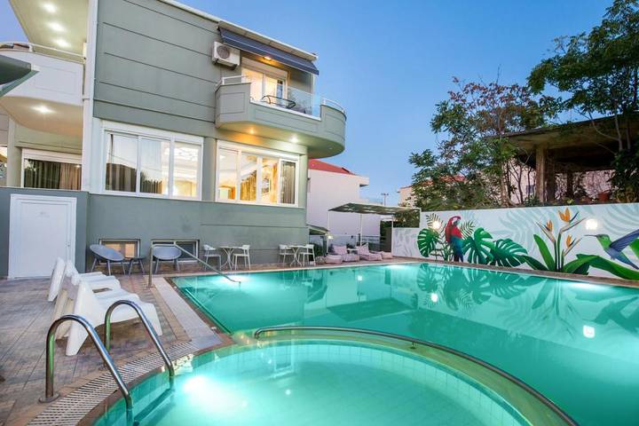 Hotel für 5 Personen, mit Balkon und Terrasse sowie Whirlpool und Garten in Limenaria