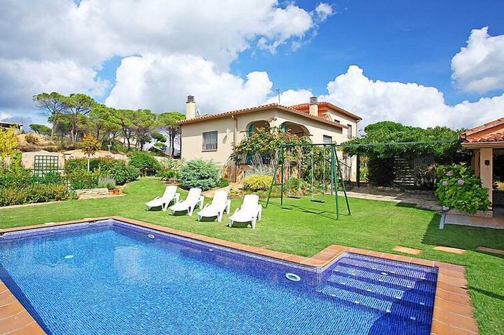 Ferienhaus für 6 Personen, mit Terrasse und Pool sowie Garten, mit Haustier