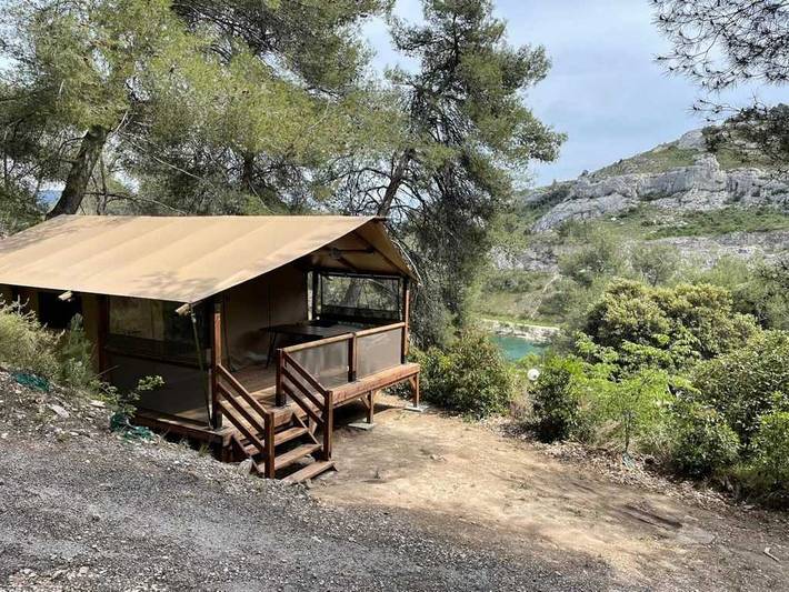 Mobil home pour 4 personnes, avec piscine à Orgone