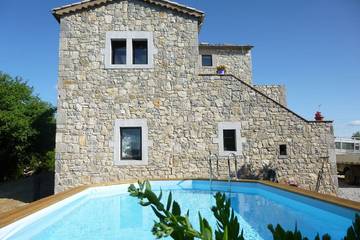 Gîte pour 4 personnes, avec terrasse et jardin à Labeaume