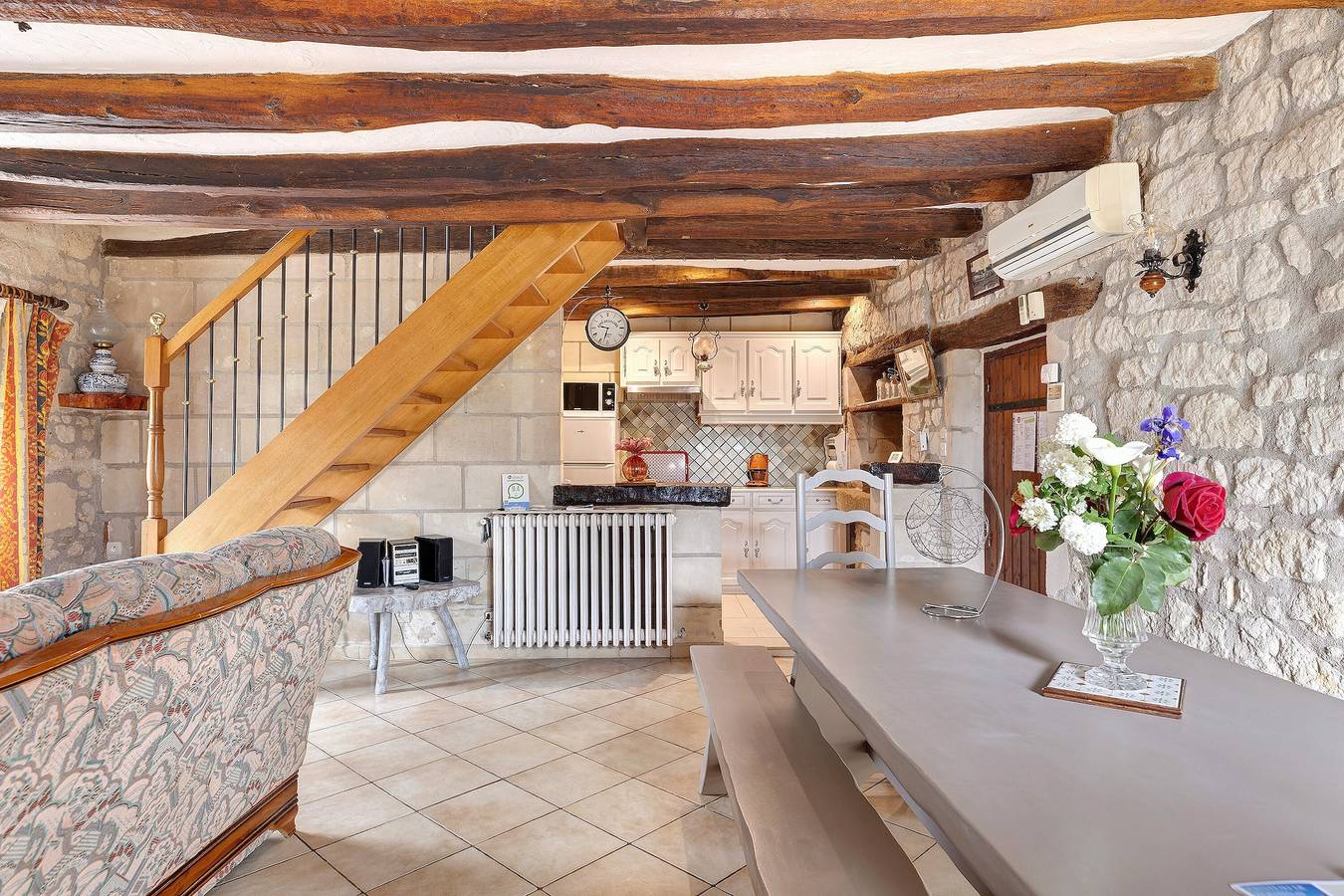 Gîte Roses De Loire mit privater Terrasse und Wlan in Bréhémont in Bréhémont, Loire-Tal